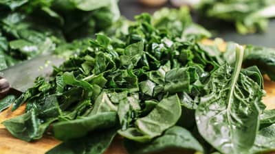 शरीरात Uric Acid वाढले असेल तर या भाज्यांचे सेवन टाळा