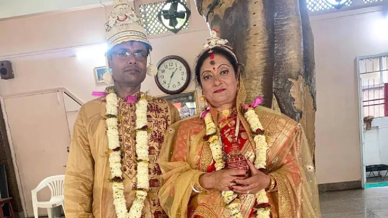 daughter gets her mother married