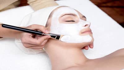 क्रीम फेशिअलमुळे मिळेल चमकदार त्वचा, जाणून घ्या वापराची योग्य पद्धत