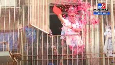 जे.जे. पुलावर झाला मोर्चावर पुष्पवर्षाव