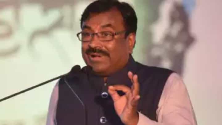 जुन्या पेन्शन बाबत तोडगा निघेलच पण काँग्रेस ढोंग करतय : सुधीर मुनगंटीवार जुन्या पेन्शन बाबत तोडगा निघेलच पण काँग्रेस ढोंग करतय : सुधीर मुनगंटीवार