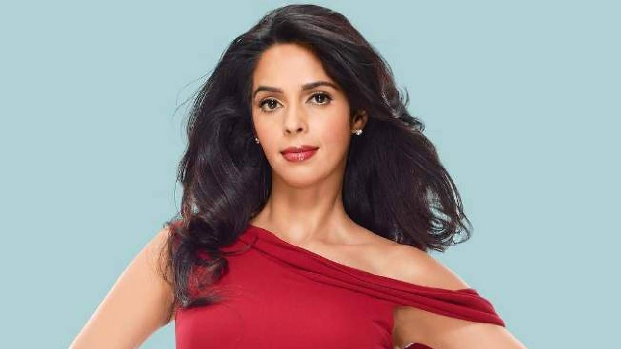 Mallika Sherawat | मल्लिका शेरावत हिने सांगितले बाॅलिवूड इंडस्ट्रीमधील काळे सत्य