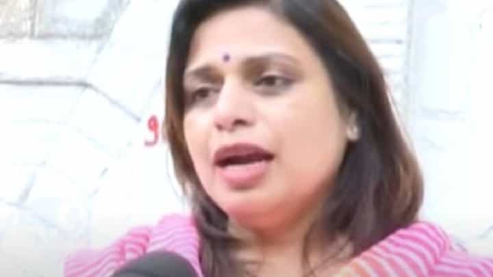 तुम्हाला कुणाकडून, किती, कधी आणि कोणत्या गाडीतून खोके मिळाले सांगितलं तर...; शीतल म्हात्रे यांचा आदित्य ठाकरे यांना इशारा तुम्हाला कुणाकडून, किती, कधी आणि कोणत्या गाडीतून खोके मिळाले सांगितलं तर...; शीतल म्हात्रे यांचा आदित्य ठाकरे यांना इशारा