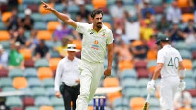 AUS vs SA: Mitchel starc च्या वेगवान चेंडूवर बॅट्समन फक्त डिफेंस करत राहिला आणि बॉल....VIDEO