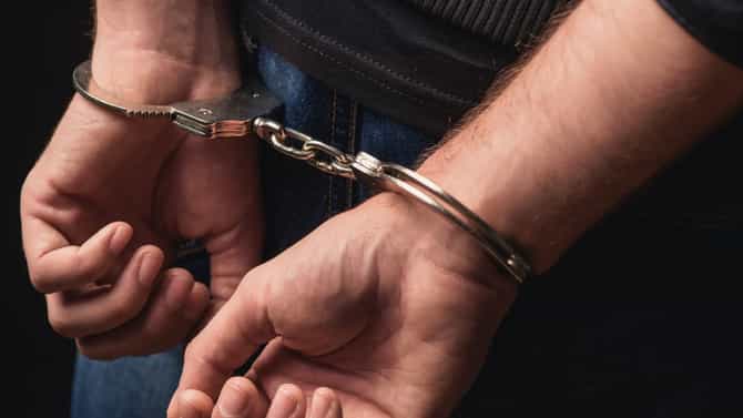 Ahmednagar Crime : हातात तलवार घेऊन स्टेटस ठेवणे महागात पडले, स्टेटस व्हायरल होताच पोलिसांनी बेड्या ठोकल्या