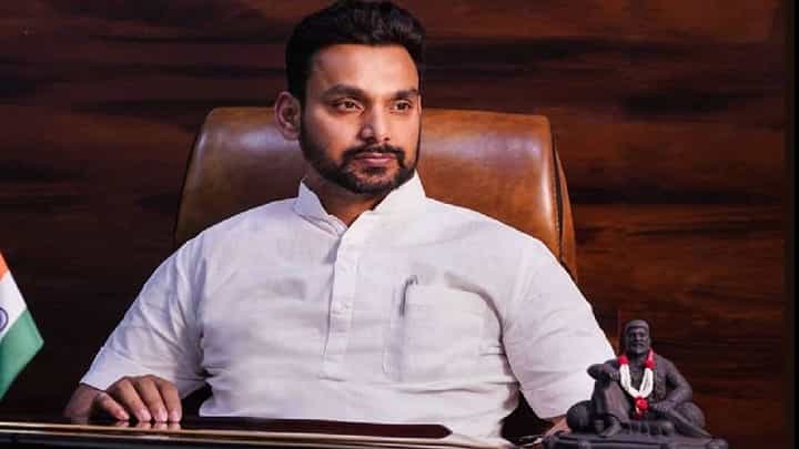 कर्नाटक सरकारची दडपशाही सुरूच, 'या' खासदारांना केली जिल्हाबंदी कर्नाटक सरकारची दडपशाही सुरूच, 'या' खासदारांना केली जिल्हाबंदी