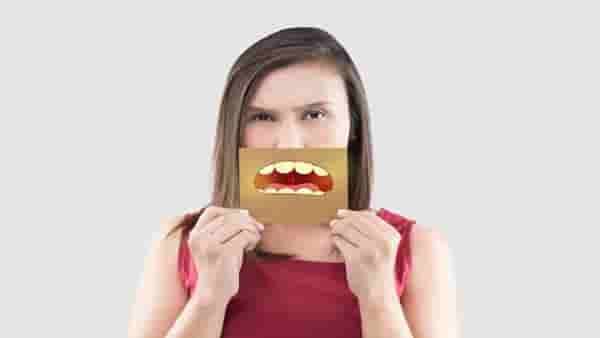 Bad Breath Problem: श्वासाच्या दुर्गंधामुळे त्रासलात ? फॉलो करा हे उपाय