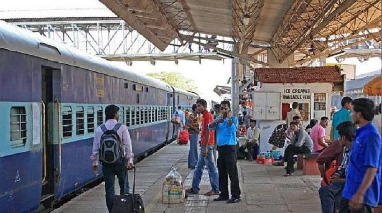 Indian Railways रोज रेल्वेचे डब्बे मोजायचे होते, पगार खिशात आला नाही तेव्हा लक्षात आलं...