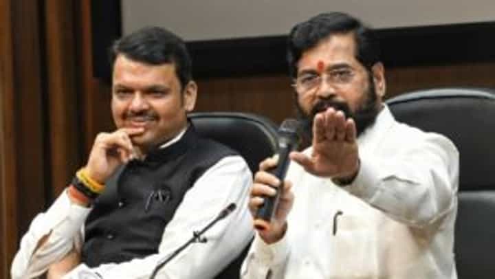 जुनी पेन्शन योजनेबाबत उद्धव ठाकरे यांचा सरकारला सवाल; म्हणाले, 'फडणवीस मिंधे आट्या-पाट्या...' जुनी पेन्शन योजनेबाबत उद्धव ठाकरे यांचा सरकारला सवाल; म्हणाले, 'फडणवीस मिंधे आट्या-पाट्या...'