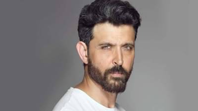 गर्लफ्रेंड आणि मुलांसोबत ऋतिक रोशन वॅकेशनवर, व्हिडीओ व्हायरल