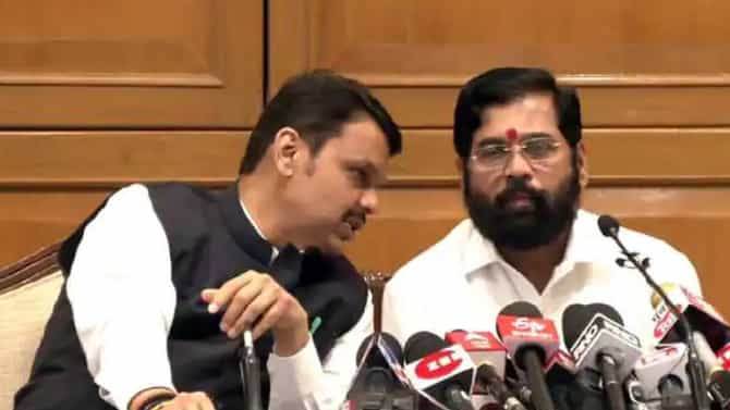 ते बोलताहेत मग आमचे मुख्यमंत्री गप्प का..? हिवाळी अधिवेशनात सीमावादावरून सरकारला घेरले...