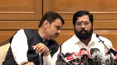 ते बोलताहेत मग आमचे मुख्यमंत्री गप्प का..? हिवाळी अधिवेशनात सीमावादावरून सरकारला घेरले...