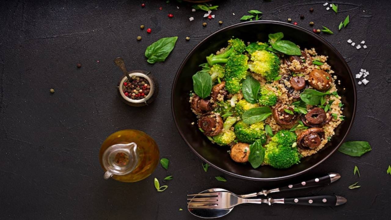 ब्रोकोलीमध्ये फायबर असते. ती खाल्याने तुमचे पोट बराच काळ भरलेले राहते व भूक लागत नाही. ब्रोकोलीमुळे झपाट्याने वजन कमी करण्यास मदत होते.   