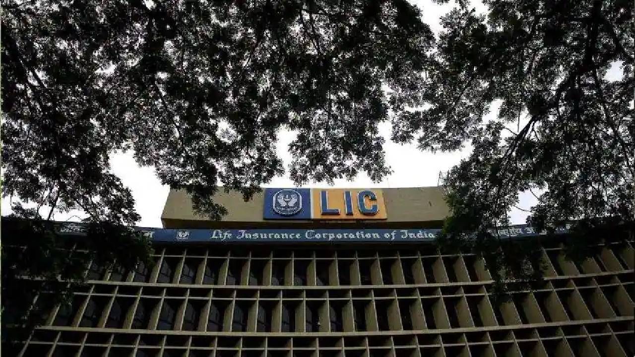 LIC : एसएमएस आला का? मग करु नका ही चूक, नाहीतर होईल मोठे आर्थिक नुकसान, काय आहे एलआयसी अलर्ट..