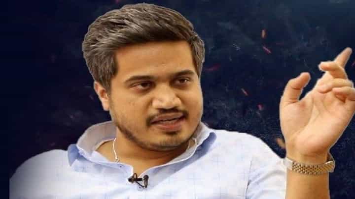टिव्हीवर दिसण्यासाठी गोपीचंद पडळकर यांचं आंदोलन, रोहित पवारांची खोचक टीका टिव्हीवर दिसण्यासाठी गोपीचंद पडळकर यांचं आंदोलन, रोहित पवारांची खोचक टीका