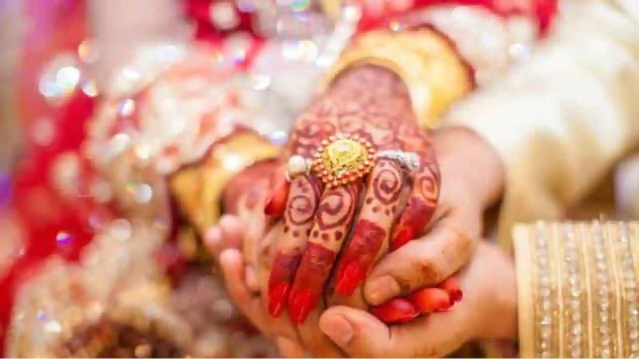2023 Marriage Muhurta: नविन वर्षात माेठ्या प्रमाणात वाजणार सनई चाैघडे, लग्नाच्या मुहूर्तांवर टाका एक नजर 2023 Marriage Muhurta: नविन वर्षात माेठ्या प्रमाणात वाजणार सनई चाैघडे, लग्नाच्या मुहूर्तांवर टाका एक नजर