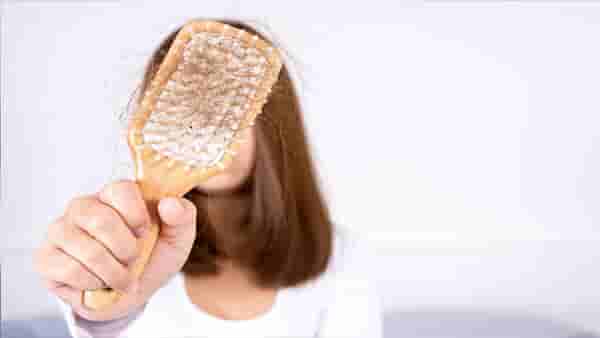 Hair Fall: रोज किती केस गळणे आहे नॉर्मल ? कधी घ्यावा डॉक्टरांचा सल्ला ?