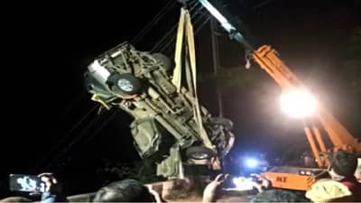 सबरीमाला मंदिरातून परतणाऱ्या भाविकांनी भरलेली कार खड्ड्यात पडली, 8 जणांचा मृत्यू, अपघाताला जबाबदार काेण?