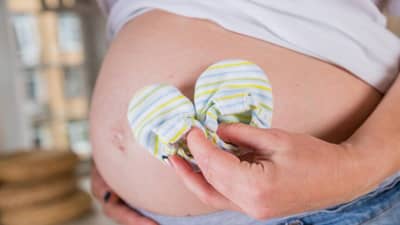 प्रेग्नन्सीनंतर Stretch Marks मुळे झालात त्रस्त ? कोरफडीसह हे घरगुती उपाय ठरतील फायदेशीर