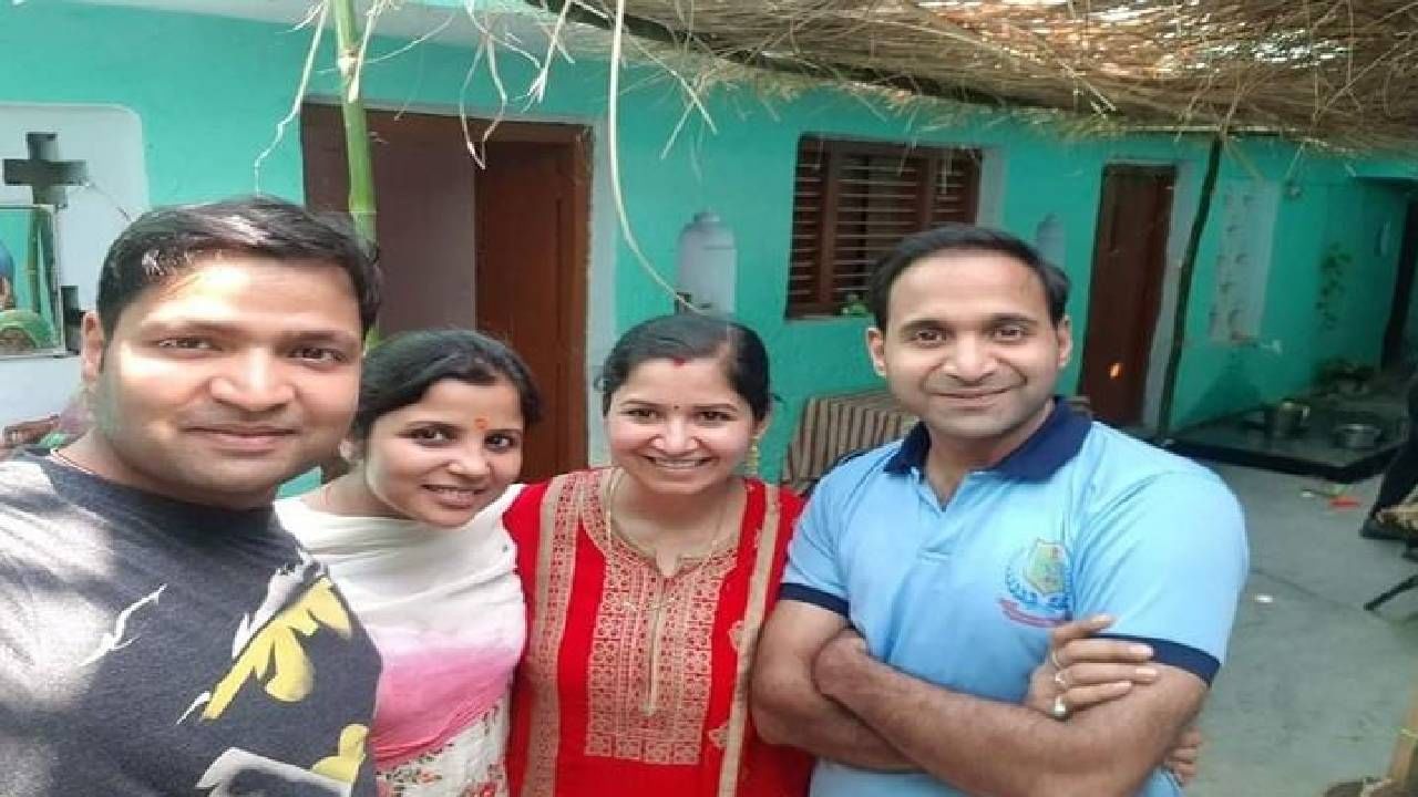 बँकेत नोकरी करून वडिलांनी 4 मुलांना शिकवले, सर्व भावंडे UPSC उत्तीर्ण होऊन झाले IAS-IPS बँकेत नोकरी करून वडिलांनी 4 मुलांना शिकवले, सर्व भावंडे UPSC उत्तीर्ण होऊन झाले IAS-IPS