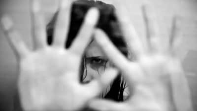 वयाच्या ६ व्या वर्षी बलात्कार, बेल्टने मारहाण... अभिनेत्रीने सांगितला तिच्यासोबत घडलेला तो वाईट प्रसंग