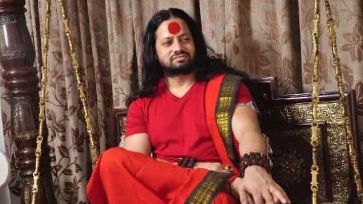 तर हिंदू दलितांवर अन्याय करणाऱ्यांना फाशी द्या, कालीचरण महाराज यांना कुणाचं थेट आव्हान तर हिंदू दलितांवर अन्याय करणाऱ्यांना फाशी द्या, कालीचरण महाराज यांना कुणाचं थेट आव्हान