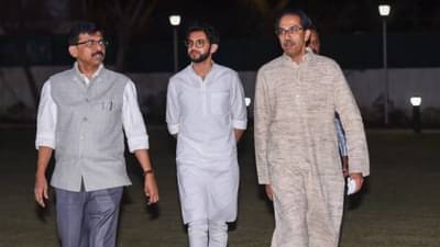 आदित्य ठाकरे टार्गेट होताच शिवसेना ॲक्शनमोडवर, या नेत्यांसह उद्धव ठाकरे नागपुरात; नागपुरातील वेगवान घडामोडी काय सांगतात?