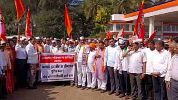 मराठी भाषिकांची कोल्हापूर जिल्हाधिकाऱ्यांकडे धाव; कर्नाटक प्रशासनाने निवेदन स्वीकारलेच नाही; हजारो कार्यकर्ते कोल्हापूरात दाखल...