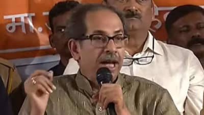 ढिगभर गद्दार असण्यापेक्षा मुठभर निष्ठावंत असेली की लढाई सहज जिंकतो; उद्धव ठाकरे नागपुरात सभा घेऊन दणका दाखवणार...