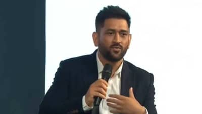 MS Dhoni ने मोलाची गोष्ट सांगताच सभागृहात टाळ्यांचा एकच कडकडाट, पहा VIDEO