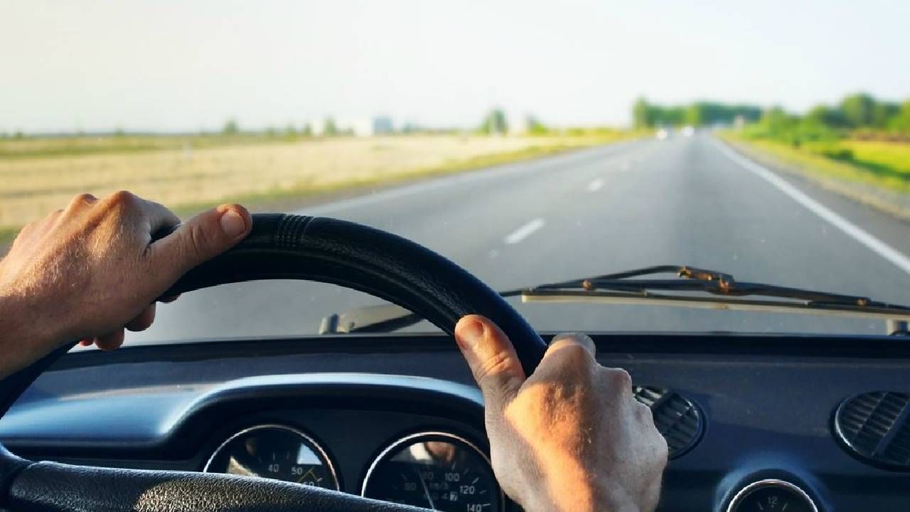 रात्री उशिरा पत्नीला निर्जन रस्त्यावर 'विसरून' आला, पुढे काय झालं असेल? आश्चर्यकारक घटना रात्री उशिरा पत्नीला निर्जन रस्त्यावर 'विसरून' आला, पुढे काय झालं असेल? आश्चर्यकारक घटना