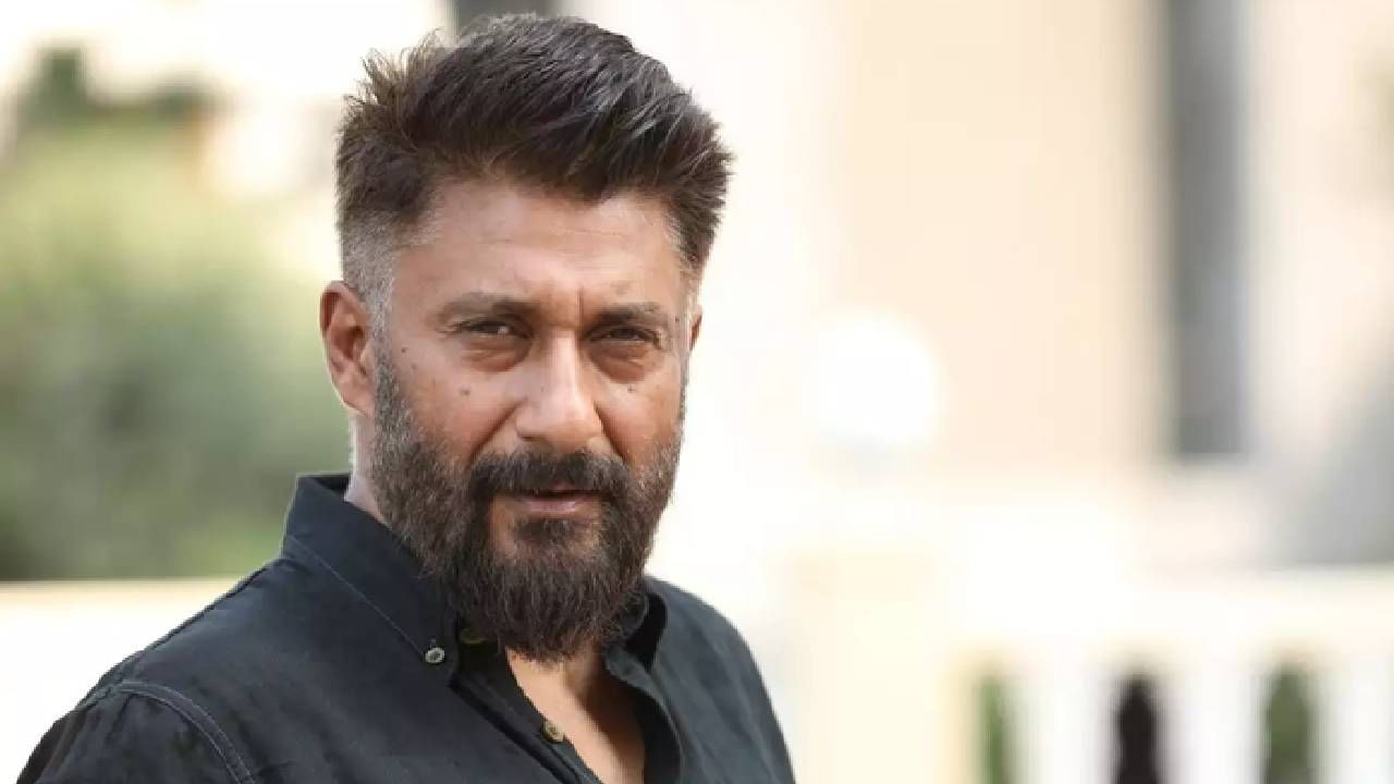 Vivek Agnihotri | पठाण चित्रपटावर कमेंट करणे विवेक अग्निहोत्री यांच्या अंगलट, आता थेट मुलीचेच फोटो