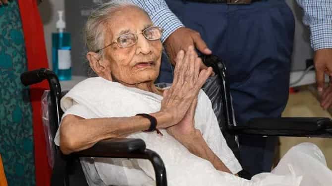 पंतप्रधान नरेंद्र मोदी यांना मातृशोक, हीराबेन यांचं निधन; 100व्या वर्षी अखेरचा श्वास