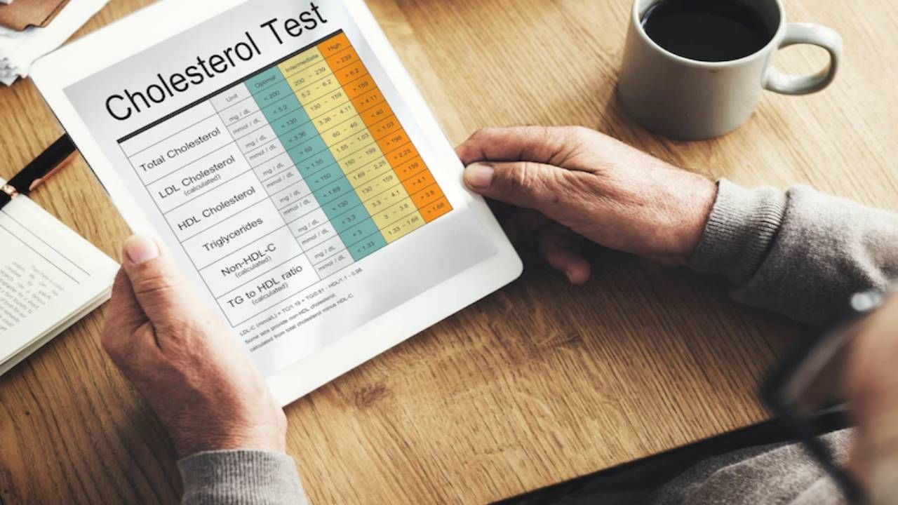 वयानुसार किती असावी कोलेस्ट्रॉलची पातळी ? जाणून घ्या हाय कोलेस्ट्रॉल कमी करण्याचे उपाय वयानुसार किती असावी कोलेस्ट्रॉलची पातळी ? जाणून घ्या हाय कोलेस्ट्रॉल कमी करण्याचे उपाय