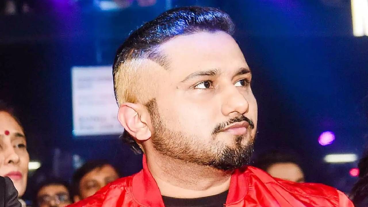 Honey Singh | या आजारामुळे सतत नशा आणि दिवस-रात्र मृत्यूसाठी प्रार्थना करायचा हनी सिंह Honey Singh | या आजारामुळे सतत नशा आणि दिवस-रात्र मृत्यूसाठी प्रार्थना करायचा हनी सिंह