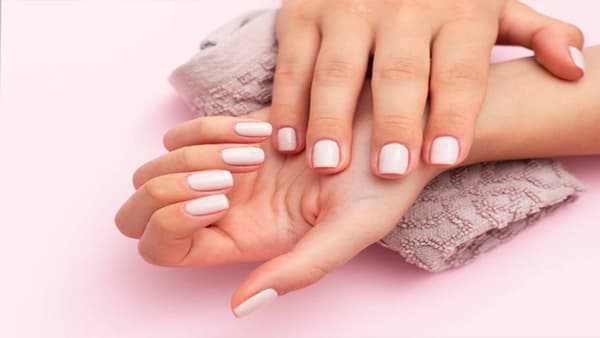 Nail Care Tips: हिवाळ्यात वारंवार तुटतात नखं ? या सोप्या टिप्स वापरून पहा
