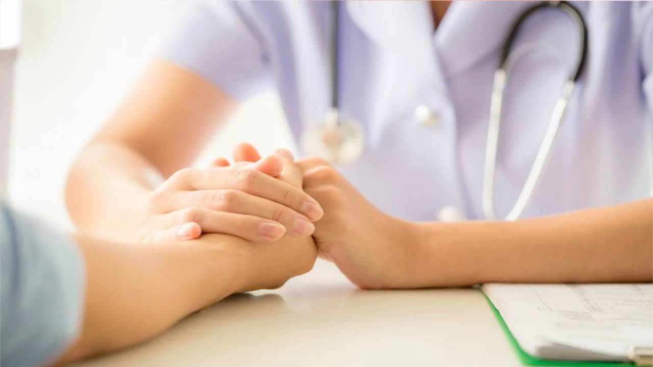 Cervical Cancer: 35व्या वर्षानंतर वाढतो सर्व्हिकल कॅन्सरचा धोका, ही असतात लक्षणे Cervical Cancer: 35व्या वर्षानंतर वाढतो सर्व्हिकल कॅन्सरचा धोका, ही असतात लक्षणे