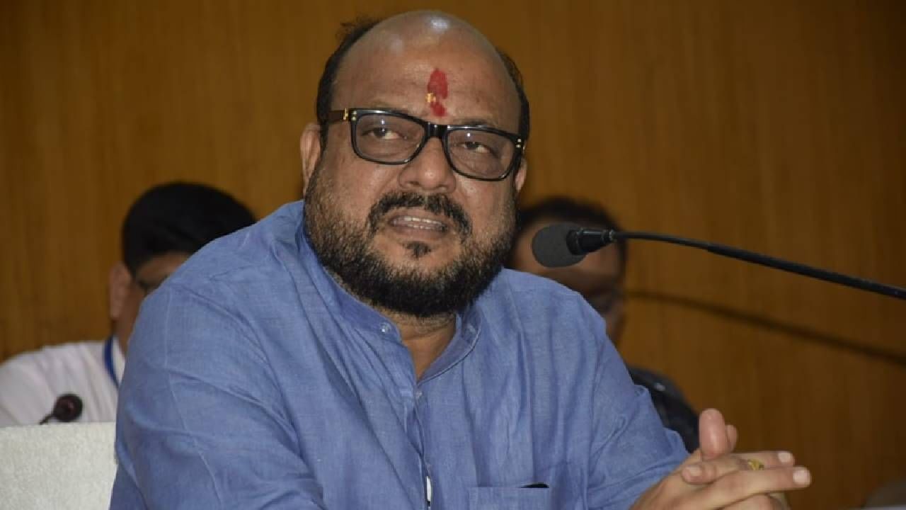 नेता कितीही चांगला असो कार्यकर्त्यांनी प्रॉब्लेम केला तर 'कार्यक्रम' होतोच; गुलाबराव पाटील यांच्या कानपिचक्या नेता कितीही चांगला असो कार्यकर्त्यांनी प्रॉब्लेम केला तर 'कार्यक्रम' होतोच; गुलाबराव पाटील यांच्या कानपिचक्या