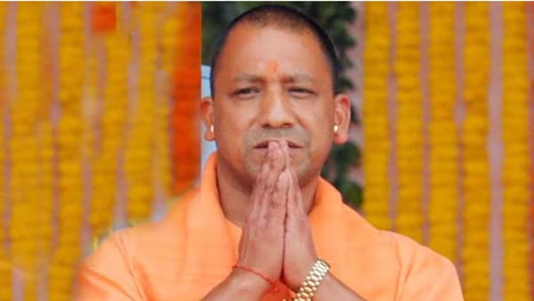 योगी आदित्यनाथ यांचे बॅनर्स मुख्यमंत्री एकनाथ शिंदे यांच्या निवासस्थानाबाहेर, कारण काय?; दौरा चर्चेत