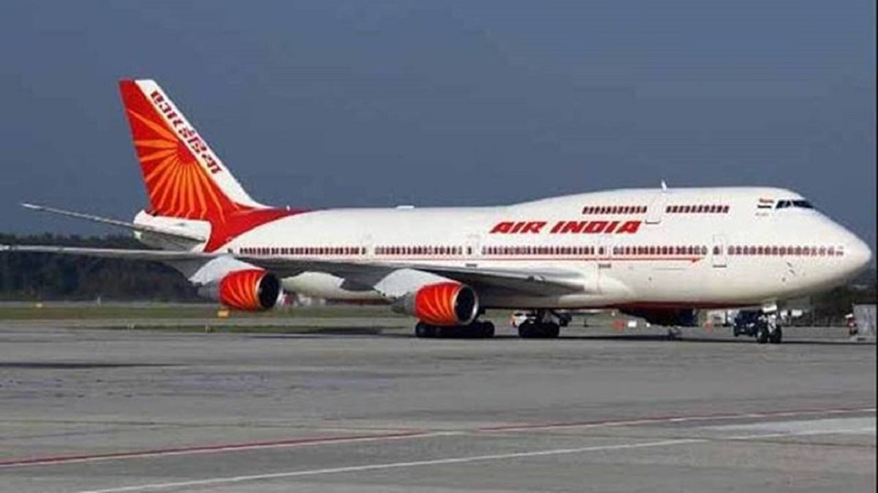 Air India: मद्यधुंद व्यक्तीने विमानात महिलेवर केली लघुशंका, महिला संतापल्यानंतर ...