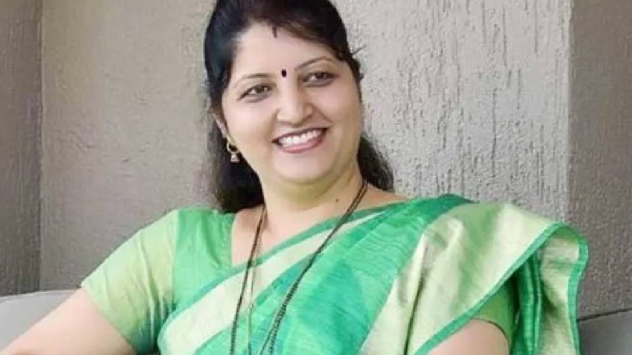 उर्फी जावेद - चित्रा वाघ प्रकरणी आता रुपाली चाकणकर यांची उडी, म्हणाल्या, कोणी काय कपडे परिधान करावेत... उर्फी जावेद - चित्रा वाघ प्रकरणी आता रुपाली चाकणकर यांची उडी, म्हणाल्या, कोणी काय कपडे परिधान करावेत...