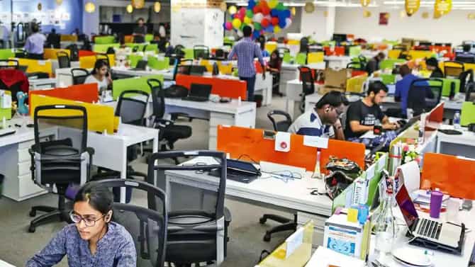 Service Sector Growth : रोजगाराच्या ट्रॅकवर देश लवकरच सूसाट, सेवा क्षेत्रातील आकड्यांनी वाढवला उत्साह