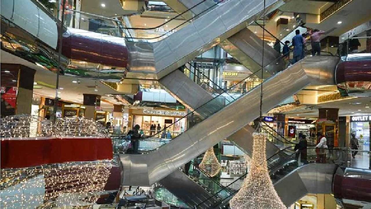 एक गॅस सिलिंडर 10 हजारात, पगार करायला पैसे नाहीत, पाकमध्ये आर्थिक हाहाकार; पाकिस्तानचा श्रीलंका होतोय? एक गॅस सिलिंडर 10 हजारात, पगार करायला पैसे नाहीत, पाकमध्ये आर्थिक हाहाकार; पाकिस्तानचा श्रीलंका होतोय?