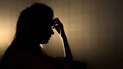 आई-बाबा सॉरी, मी कणखर नाही, आता ताण सहन होत नाहीये, डॉक्टरनेच लिहून ठेवलं अन्….