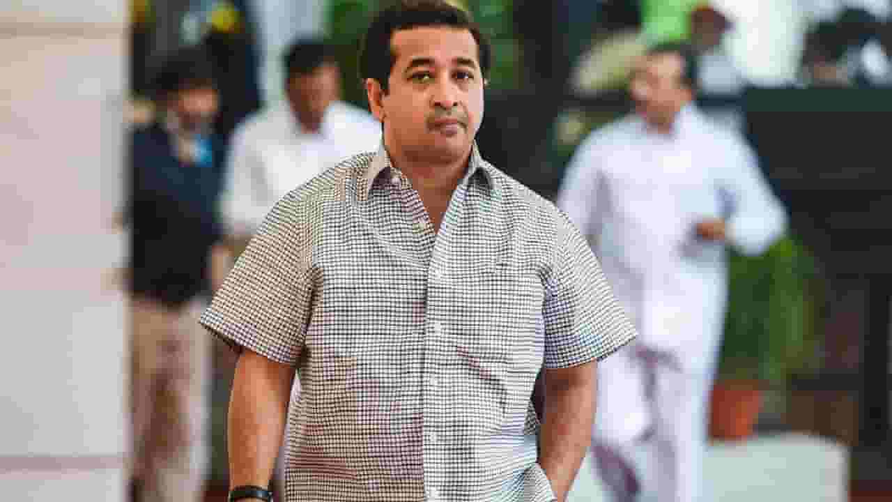 या टिल्लूनच घाम फोडला होता, नितेश राणे यांनी ट्विट करत अजित पवारांना डिवचलं या टिल्लूनच घाम फोडला होता, नितेश राणे यांनी ट्विट करत अजित पवारांना डिवचलं