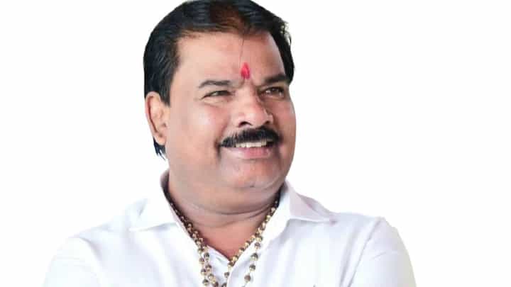 औरंगजेबचा पुळका या नेत्यांना का येतो? तो काय यांचा बापजादा होता?; चंद्रशेखर बावनकुळे यांच्या वक्तव्यावर शिंदे गटाच्या नेत्याचा टोला औरंगजेबचा पुळका या नेत्यांना का येतो? तो काय यांचा बापजादा होता?; चंद्रशेखर बावनकुळे यांच्या वक्तव्यावर शिंदे गटाच्या नेत्याचा टोला