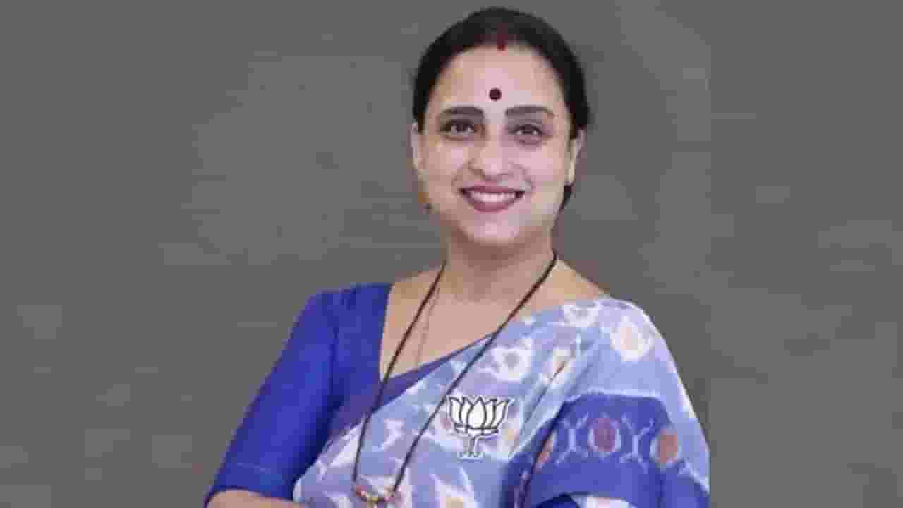 अंगावर नगन्य कपडे घालून म्हणत पुन्हा एकदा चित्रा वाघ उर्फी जावेद वर भडकल्या