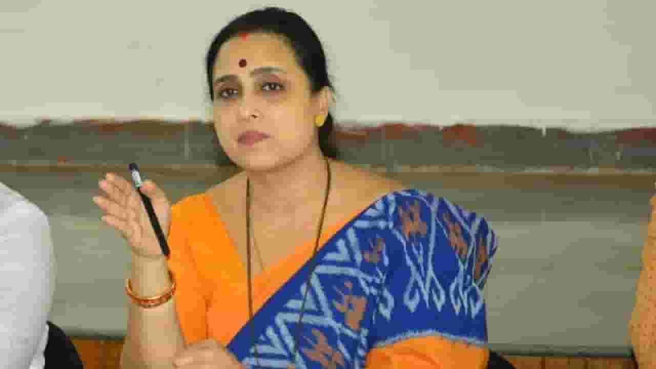 प्रत्येक घरात मुली आहेत, काय आदर्श ठेवणार? चित्रा वाघ यांचा राज्य महिला आयोगावर हल्लाबोल
