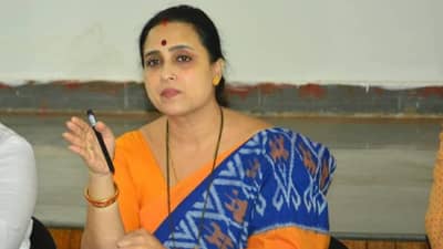 प्रत्येक घरात मुली आहेत, काय आदर्श ठेवणार? चित्रा वाघ यांचा राज्य महिला आयोगावर हल्लाबोल