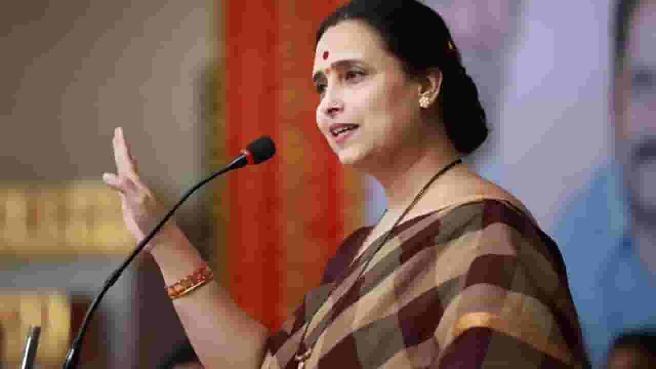 का? राज्य महिला आयोगाने हात टेकलेत का? उर्फीवरून चित्रा वाघ यांचा प्रश्न का? राज्य महिला आयोगाने हात टेकलेत का? उर्फीवरून चित्रा वाघ यांचा प्रश्न